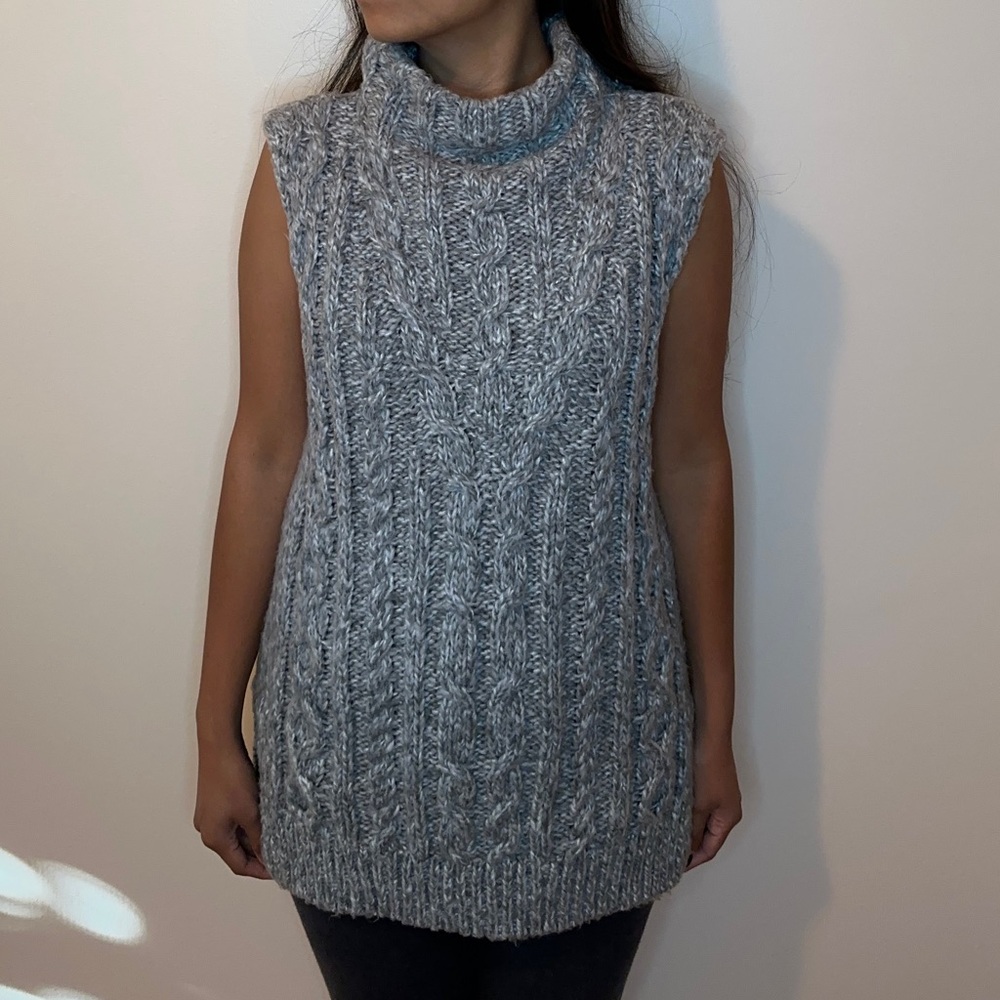 Topshop Grey Sleeveless Knitwear Top/Knit Top size 4/Small. Fall Sweater.
